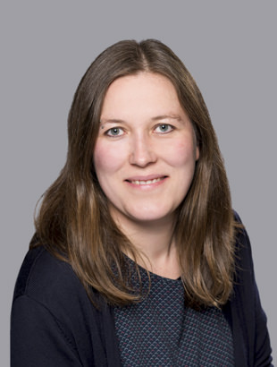 Porträt von Prof. Marina Baum, die als Professorin für den Studiengang Textil- und Bekleidungstechnologie berufen wurde